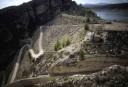 La Confederación Hidrográfica del Tajo formaliza el contrato de adecuación del acceso al desagüe intermedio de la presa de Alcorlo